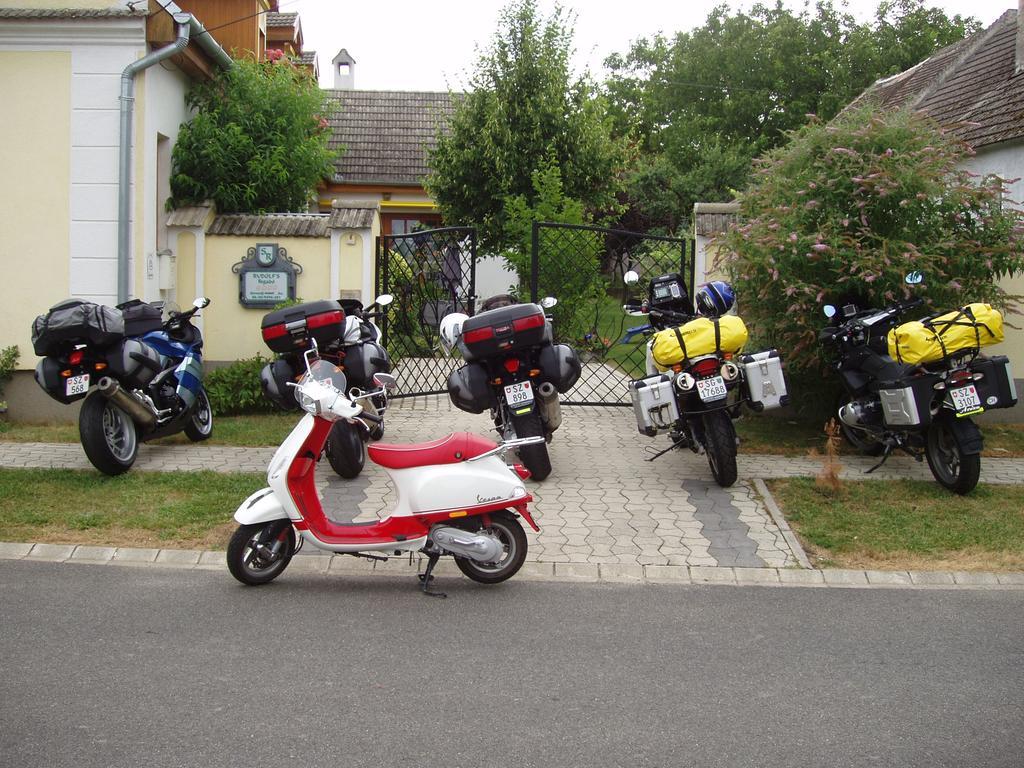 Rudolf'S Fogado Hotel Zsira Buitenkant foto